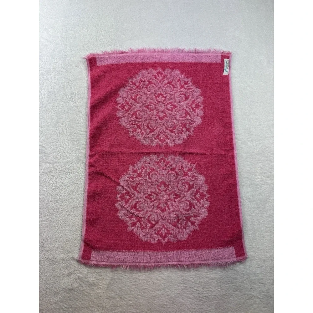 Vintage 1970s Fieldcrest Pink Sculpted Hand Towel Fringe MCM Made USA 16x26